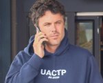 Casey Affleck dà il benvenuto in famiglia a Jennifer Lopez su Instagram dopo aver disertato il matrimonio