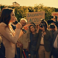 Siccità: Emanuela Fanelli in una scena corale