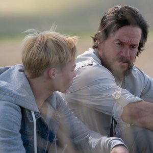 Joe Bell: Reid Miller e Mark Wahlberg in una scena del film