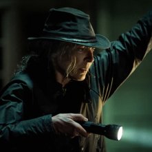 Lou: Allison Janney in una scena nei boschi