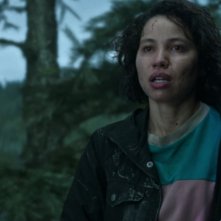 Lou: un primo piano di Jurnee Smollett