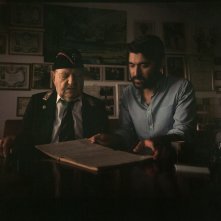 Il ragazzo con il libro sotto il braccio: una scena del documentario