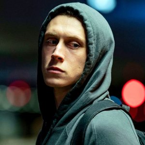 I Came By: George MacKay in una scena del film