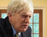 This England: il teaser italiano della serie Sky con Kenneth Branagh nel ruolo di Boris Johnson