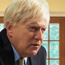 This England: un primo piano di Kenneth Branagh nei panni di Boris Johnson