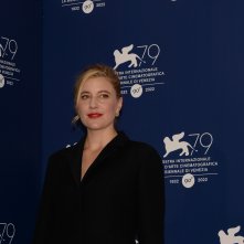 White Noise: Greta Gerwig durante il photocall durante la Mostra Internazionale d’Arte Cinematografica di Venezia