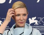Venezia 2022, Cate Blanchett travolge un giornalista italiano: il video diventa virale