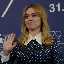 Living: Aimee Lou Wood durante il photocall della Mostra Internazionale d’Arte Cinematografica di Venezia 2022