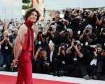 Venezia 2022: Timothée Chalamet fa impazzire i fan sul red carpet della premiere di Bones And All