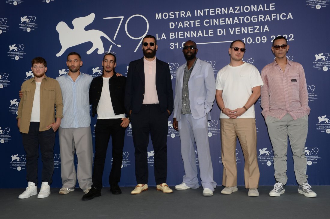 Athena: il cast in una foto durante il photocall della Mostra ...