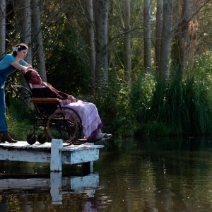 Pearl: Mia Goth e Matthew Sunderland in una scena