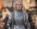 Gli Anelli del Potere, Morfydd Clark su Galadriel: 'Saggezza e serenità le ha guadagnate col tempo'