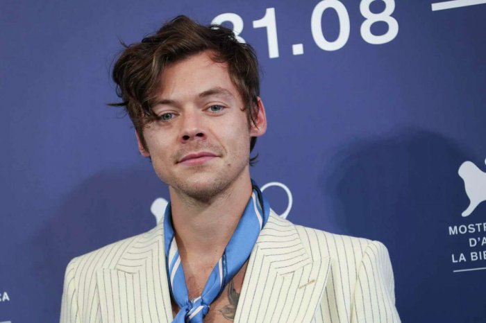 Venezia 2022, Harry Styles rivela: "Mi piacerebbe lavorare con Paolo Sorrentino".