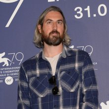 Pearl: Ti West durante il photocall della Mostra Internazionale d’Arte Cinematografica di Venezia 2022