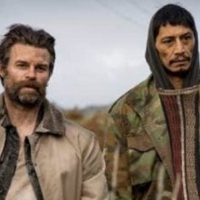 Viaggio nell'incubo: Daniel Gillies e Matthias Luafutu in una scena del film