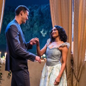 Love in the Villa - Innamorarsi a Verona: Kat Graham insieme a Tom Hopper in una scena dal film