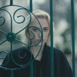 Watcher: Maika Monroe in un'immagine