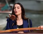 Ana De Armas: le foto dell'attrice a Venezia fanno impazzire i social media