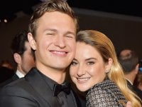 Dirty Dancing: Ansel Elgort e Shailene Woodley ricreano la famosa scena del ballo (FOTO)