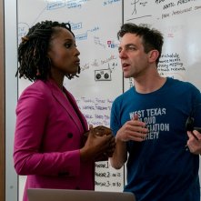 Vengeance: Issa Rae e B.J. Novak in una scena del film