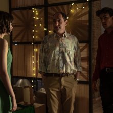 Hollyblood: Jordi Sánchez, Óscar Casas, Isa Montalbán in una scena del film