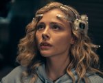 Inverso - The Peripheral, Chloe Moretz nel trailer italiano della serie Prime Video