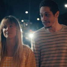 Meet Cute: Kaley Cuoco e Pete Davidson in una scena