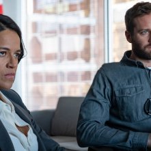 Confini e dipendenze: Michelle Rodriguez e Armie Hammer in una scena del film