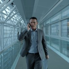 Confini e dipendenze: Luke Evans in  una scena del film