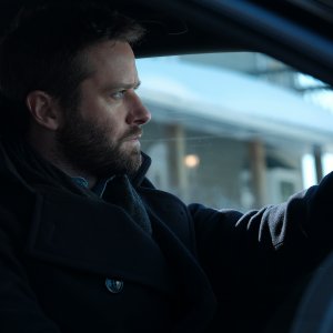 Confini e dipendenze: Armie Hammer in una scena del film