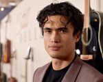 May December: Charles Melton nel cast del film di Todd Haynes