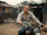 Shantaram: il trailer italiano della serie tv con Charlie Hunnam basata sull'omonimo best-seller