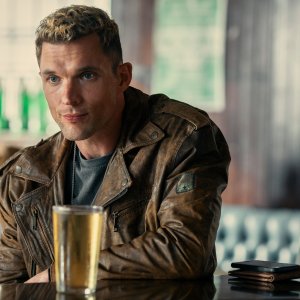 Ero una popstar: Ed Skrein in una sequenza del film