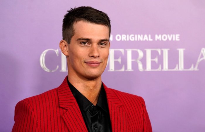 The Idea of You: Nicholas Galitzine insieme a Anne Hathaway nel film Prime Video