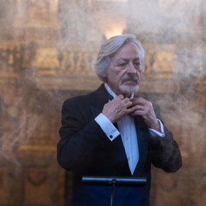 Quel posto nel tempo: Leo Gullotta in una scena del film