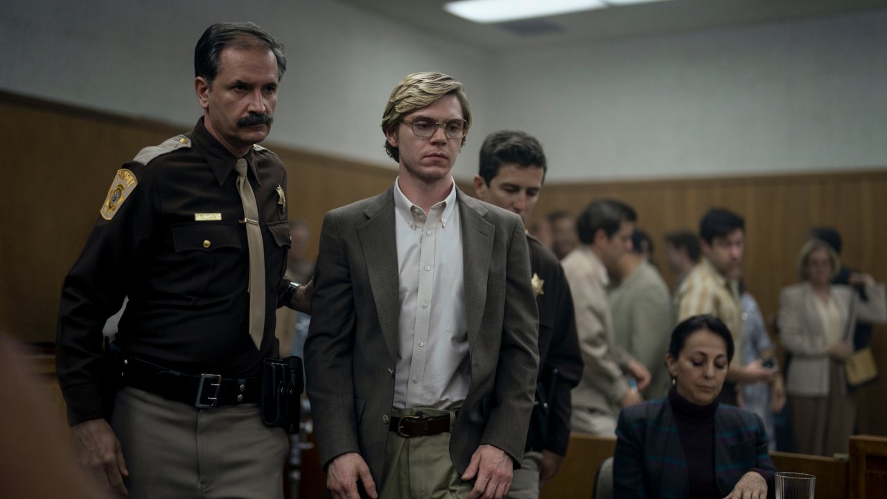 Mostro: la storia di Jeffrey Dahmer, Ryan Murphy risponde alle accuse dei familiari delle vittime