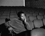 Sidney Poitier, la recensione: un tributo sentito alla leggendaria icona di Hollywood