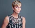 Charlize Theron ha messo fine ad una relazione durante la pandemia: 'Mi sento così fuori allenamento'