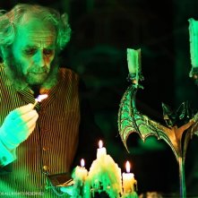 The Munsters: Sylvester McCoy in una scena del film