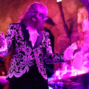 The Munsters: Tomas Boykin in una scena del film