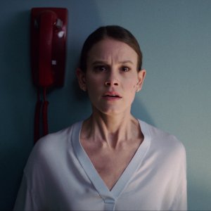 Smile: Sosie Bacon in un'immagine