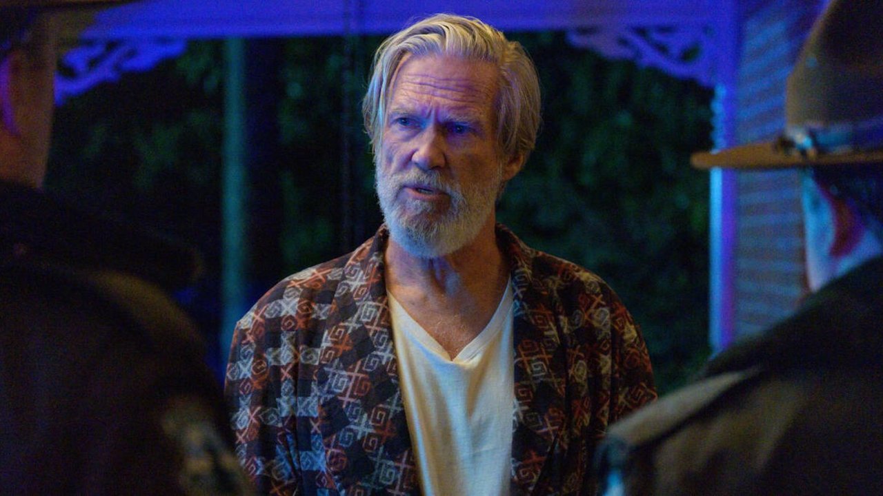 Jeff Bridges in una scena di The Old Man