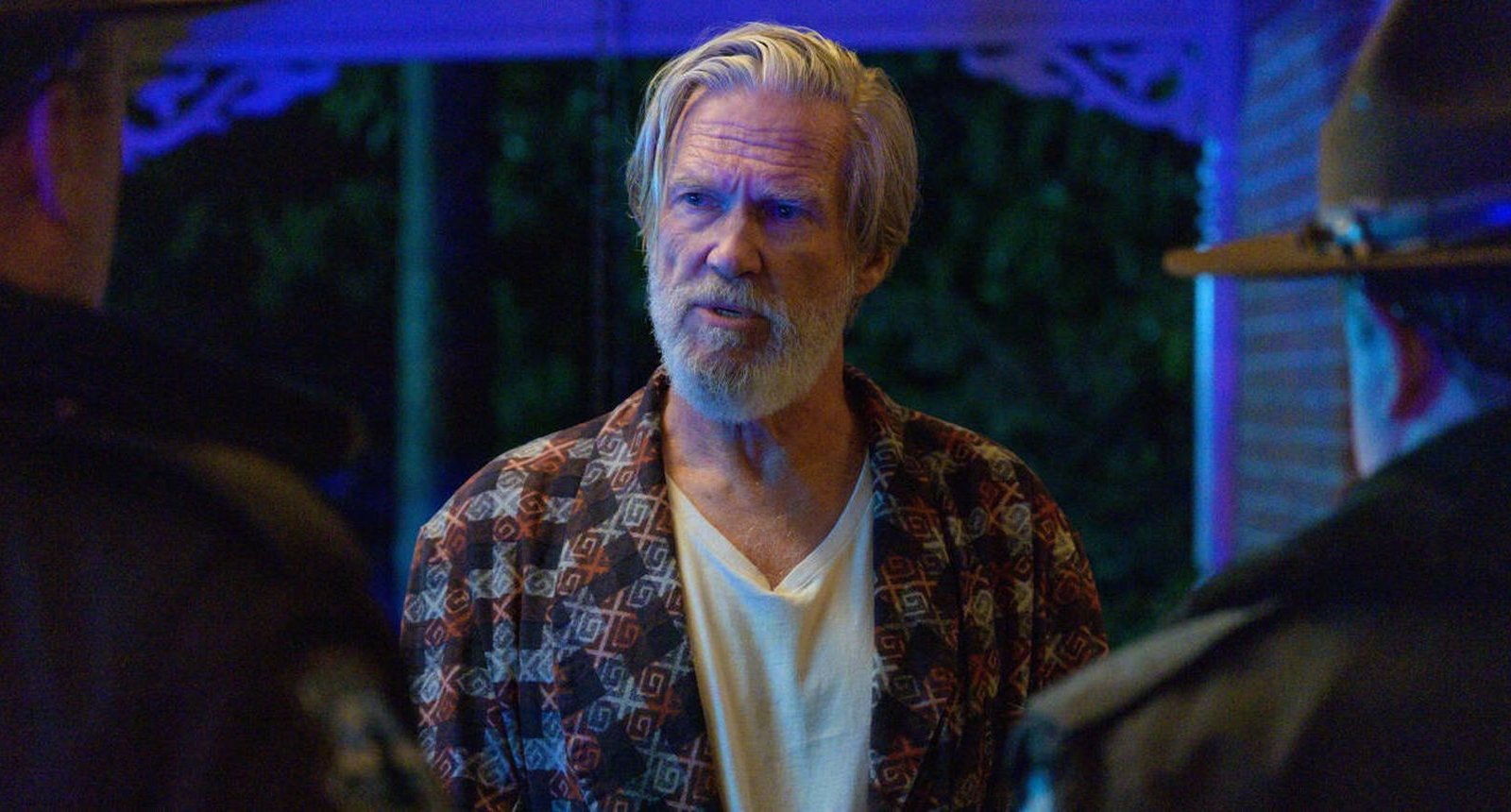 Jeff Bridges in una scena di The Old Man