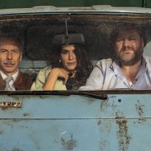 Tutti a bordo: Helena Antonio, Stefano Fresi, Giovanni Storti in una scena del film
