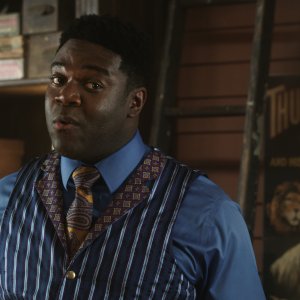 Hocus Pocus 2: Sam Richardson in una scena del film