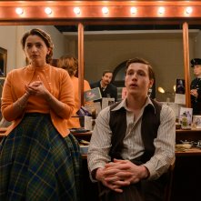 Omicidio nel West End: Pearl Chanda, Harris Dickinson, in una scena del film