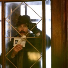 Omicidio nel West End: Sam Rockwell in una scena del film