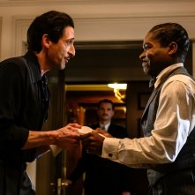 Omicidio nel West End: Adrien Brody, David Oyelowo in una scena del film