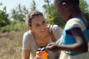 Questa Notte Parlami Dell'Africa - Teaser Trailer