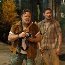 The Greatest Beer Run Ever: Zac Efron e Russell Crowe in una scena